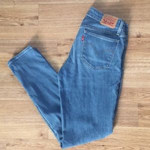 WOMENS LEVI JEANS